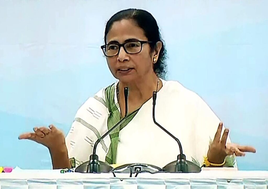 West bengal chief minister mamata banerjee wrote to pm requesting to withdraw chief secretary recall order