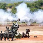 শত্রু পক্ষের ওপর অগ্নি বর্ষণ করতে তৈরি m777 হাউৎজার আর্টিলারি গান