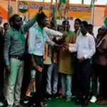 জলপাইগুড়িতে ২৫০ পরিবারকে নিয়ে তৃণমূলে যোগ দিলেন বিজেপি যুব মোর্চা নেতা