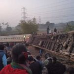 ময়নাগুড়ির রেল দুর্ঘটনা, উদ্ধারকার্যে বামেদের রেড ভলান্টিয়ার্স, চালু হেল্প-লাইন নম্বর