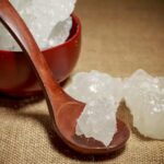 সাইনাসের যন্ত্রণায় কষ্ট থেকে মুক্তি পেতে মুখে রাখুন মিছরি