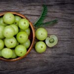 লম্বা, মজবুত ও ঘন চুলের জন্য আমলা ব্যবহারের ৫টি উপকারিতা!