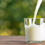 দুধের সঙ্গে কখনই খাবেন না এই খাবারগুলি, শরীরের পক্ষে মারাত্মক ক্ষতি হতে পারে!