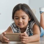 কিশোরদের স্মার্ট-ফোন ব্যবহার কি সামগ্রিক স্বাস্থ্যের ক্ষতি করতে পারে? কি বলছে সমীক্ষা