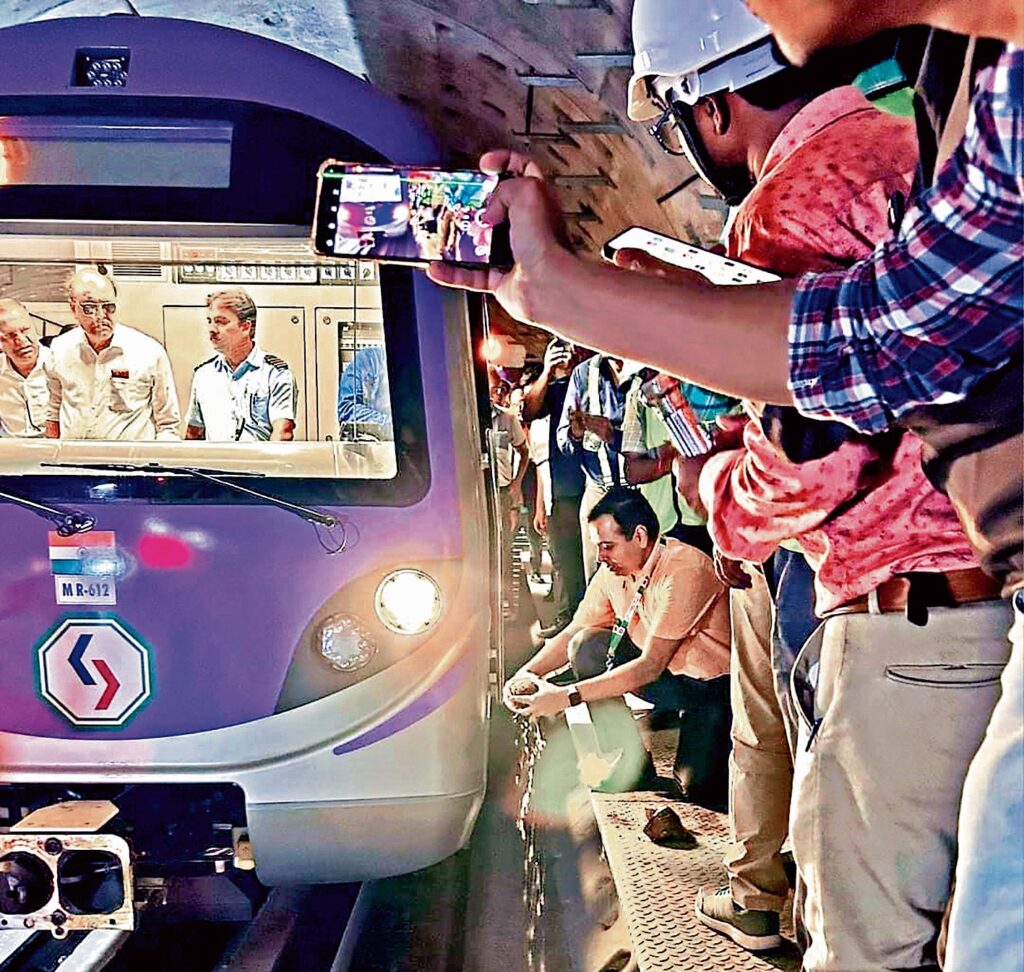 গঙ্গার তলায় টানেল দিয়ে প্রথমবার চলল মেট্রো, এসপ্ল্যানেড থেকে হাওড়া ময়দান