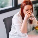 খাবার খাওয়ার সাথে সাথে জল পান করা কি উচিৎ? জেনে নিন এই গুরুত্বপূর্ণ বিষয়গুলো…