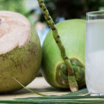 নারকেল জলের স্বাস্থ্য উপকারিতা: ৭ টি কারণ আপনার প্রাতরাশে এই পানীয়টি যোগ করা উচিত