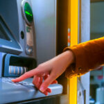 এবার এটিএম থেকে টাকা তুলতে লাগবে না কার্ড, জানুন কীভাবে