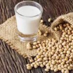 এই ৪ সমস্যায় ভুগছেন যারা সয়া দুধ পান করবেন না, এতে ক্ষতি হতে পারে