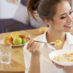 আয়ুর্বেদ অনুসারে সকালের নাস্তা, দুপুরের খাবার এবং রাতের খাবারের সঠিক সময় কোনটি? আয়ুর্বেদাচার্যের কাছ থেকে শিখুন