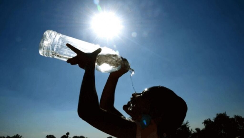 গ্রীষ্মের মরসুম: প্রচণ্ড গরম থেকে বাঁচার ৪ টি ঘরোয়া উপায়, চেষ্টা করে দেখুন