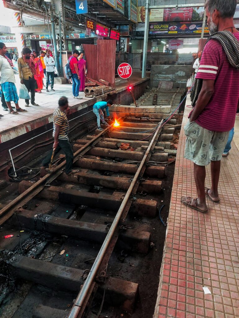 Sealdah: এখন থেকে শিয়ালদহ শাখার সব ট্রেন হবে ১২ বগি, কবে থেকে চালু হবে পরিষেবা যেনে নিন