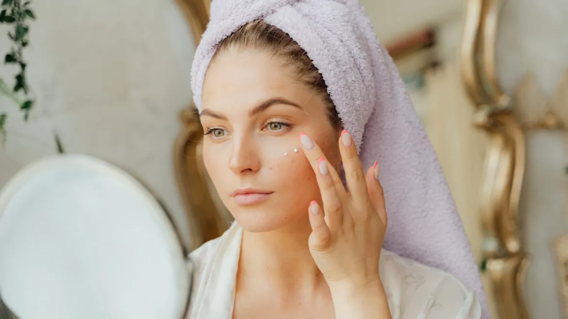 Do Not make these mistakes while using moisturizer as it can damage the skin