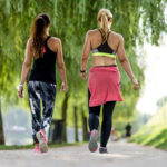 আপনি কি জানেন প্রতিদিন ১ কিলোমিটার হাঁটলে আপনি কত ক্যালরি বার্ন করতে পারেন? বিস্তারিত জানুন