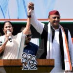 Nda সরকার বেশিদিন টিকবে না, মঞ্চ থেকে অখিলেশ যাদব কে সঙ্গে নিয়ে বললেন মমতা বন্দ্যোপাধ্যায়