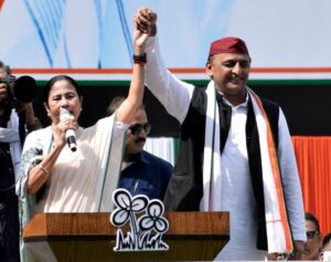 Nda সরকার বেশিদিন টিকবে না, মঞ্চ থেকে অখিলেশ যাদব কে সঙ্গে নিয়ে বললেন মমতা বন্দ্যোপাধ্যায়