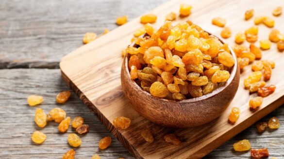 9 Health Benefits of Eating Raisins in the Morning