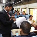 টিকিট ছাড়াই ধরা পড়লে tte কি করতে পারে? জেনে নিন তার অধিকার কি