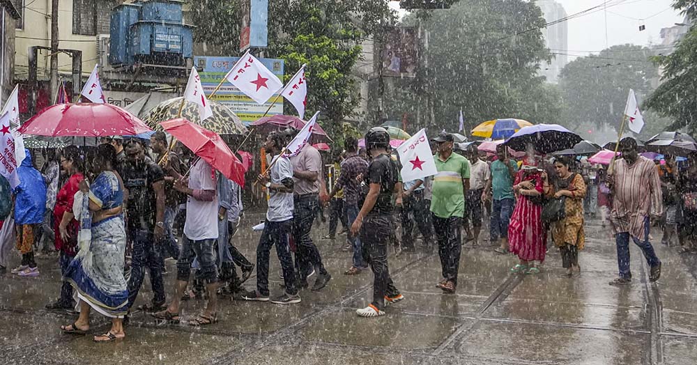 Sfi-dyfi march led by left student-youth lawyers in lalbazar campaign on rg kar issue