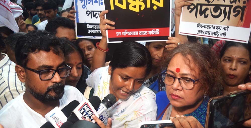 Sfi-dyfi march led by left student-youth lawyers in lalbazar campaign on rg kar issue