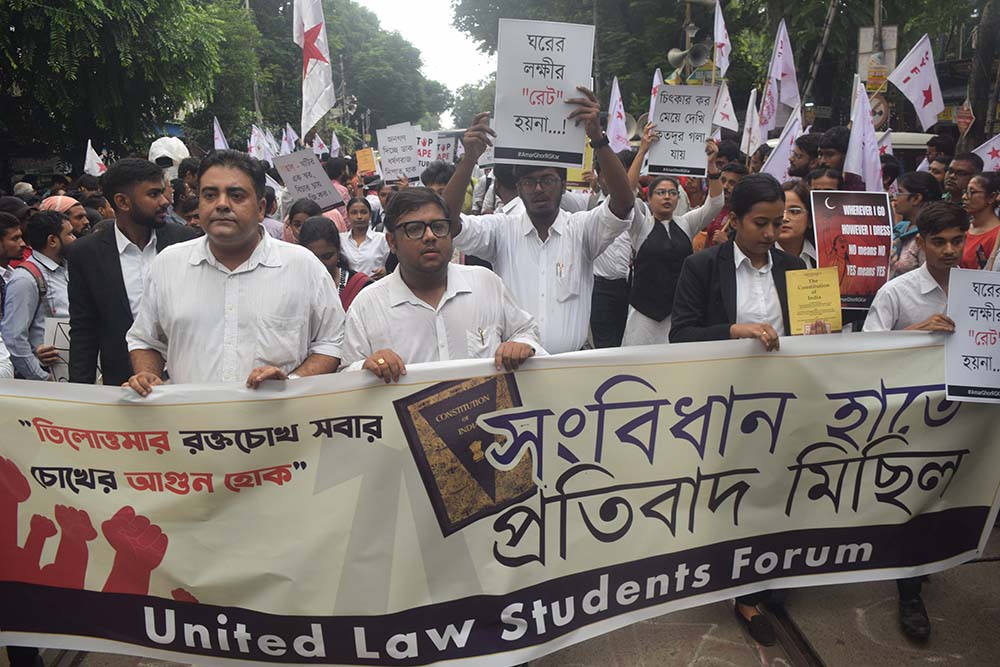 Sfi-dyfi march led by left student-youth lawyers in lalbazar campaign on rg kar issue