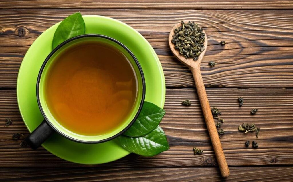 ভুল করেও চায়ের সাথে খাবেন না এই জিনিসগুলো, এতে হতে পারে স্বাস্থ্য সমস্যা