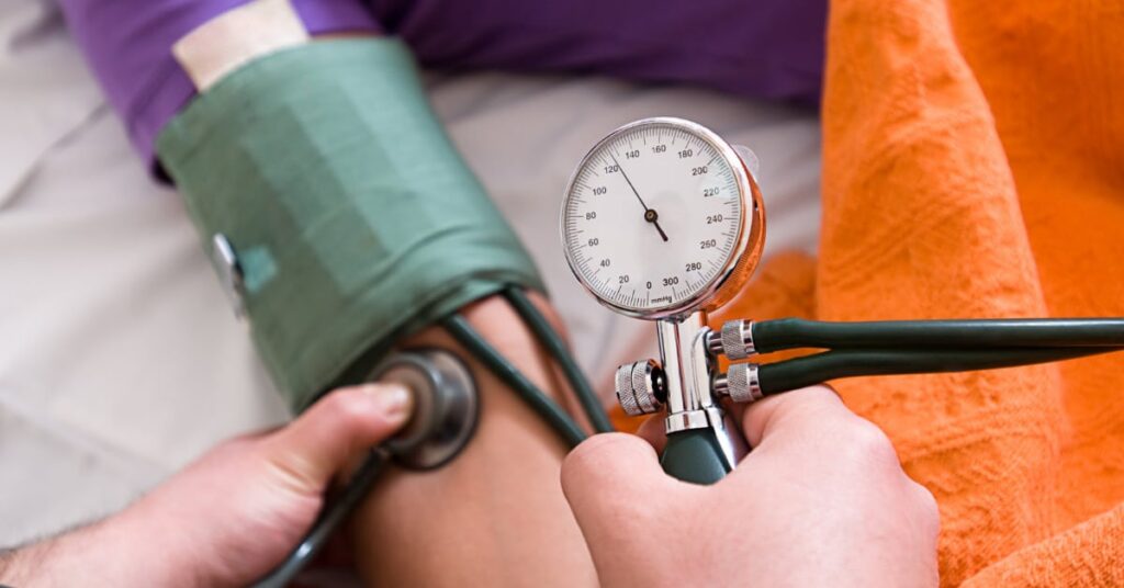 High blood pressure : একজন প্রাপ্তবয়স্কের স্বাভাবিক রক্তচাপ কত, আসুন জেনে নেওয়া যাক