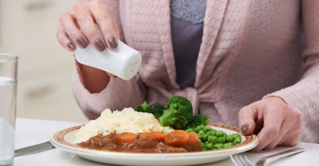 অতিরিক্ত লবণ খাওয়ার পার্শ্বপ্রতিক্রিয়া কি কি জানুন