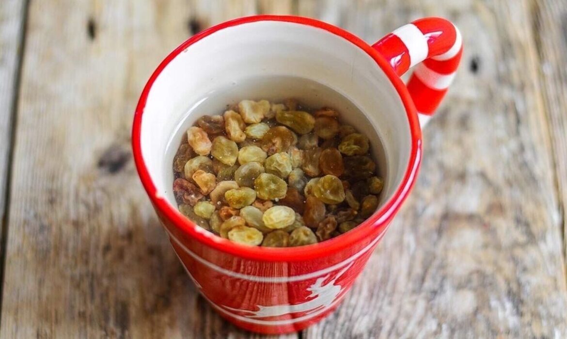 Know the 5 amazing health benefits of drinking soaked raisin water every morning
