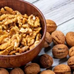 প্রতিদিন খালি পেটে ভেজানো আখরোট(walnuts) খাওয়ার ৭টি স্বাস্থ্য উপকারিতা জানুন
