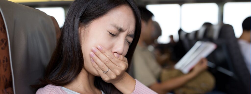 বাসে-ট্রেনে উঠলেই বমি-বমি ভাব, শরীরে অস্বস্তি! জেনে নিন কি করবেন…