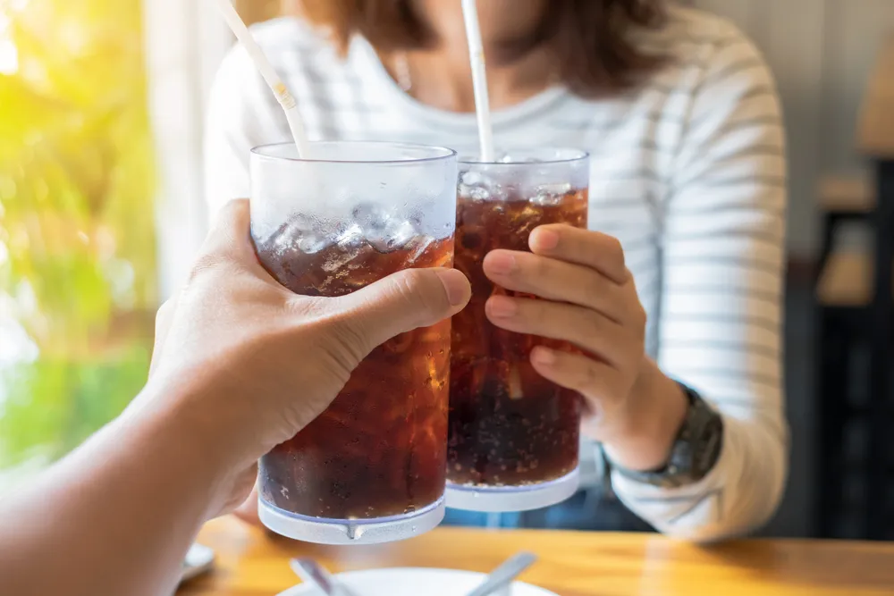 Doctors say that drinking soda water frequently can lead to fatty liver problems by the age of 30.