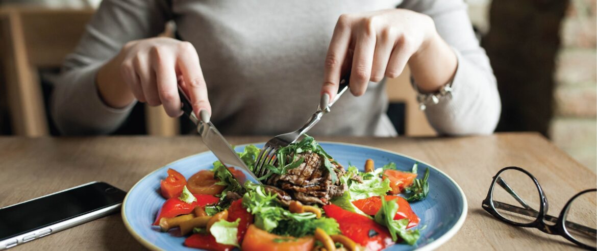 Is it healthy to sit right after eating? Learn how it can affect digestion and body well-being