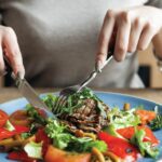 খাওয়ার পরপরই বসে থাকা কি স্বাস্থ্যকর? এটি হজম এবং শরীরের সুস্থতার উপর কিভাবে প্রভাব ফেলতে পারে জানুন