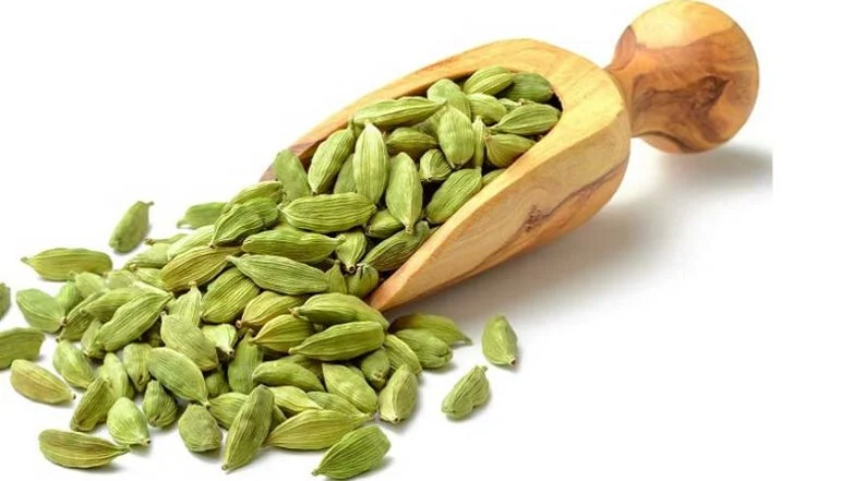 Eating just 2 cardamom every night before going to bed will provide amazing benefits