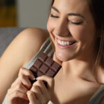 যদি তুমি চকোলেট খেতে ভালোবাসো, তাহলে সাবধান! অতিরিক্ত চকোলেট খেলে হৃদরোগের সমস্যা হতে পারে!