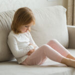 আপনার সন্তানের কি ঘন ঘন পেট ব্যথা হচ্ছে? শিশু বিশেষজ্ঞের পরামর্শ, কিছু লক্ষণ উপেক্ষা করবেন না