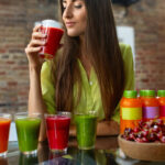 ১০টি সকালের পানীয় যা আপনার হজমের স্বাস্থ্য উন্নত করবে