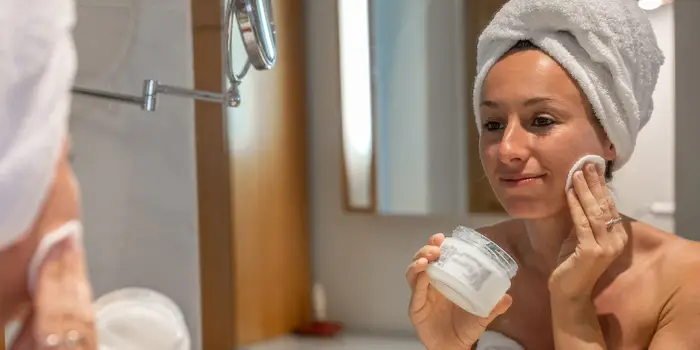 Coconut oil is beneficial for dry and dull skin in winter, massage it like this every day