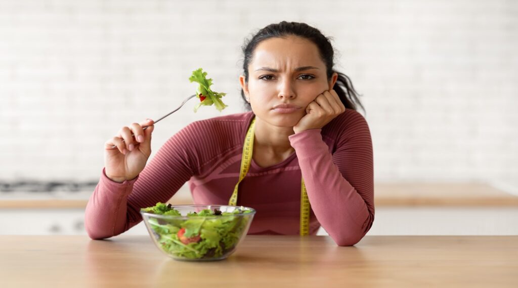 দ্রুত ওজন কমানোর জন্য যদি আপনি ক্র্যাশ ডায়েট, অতিরিক্ত ব্যায়াম এবং উপবাস করেন, তাহলে সাবধান থাকুন, বিশেষজ্ঞরা সতর্ক করেছেন