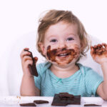 গ্লুকোজ বিস্কুট নাকি মিষ্টি চকোলেট… দাঁতের জন্য কোনটি বেশি ক্ষতিকর? বিশেষজ্ঞের কাছ থেকে জেনে নিন।