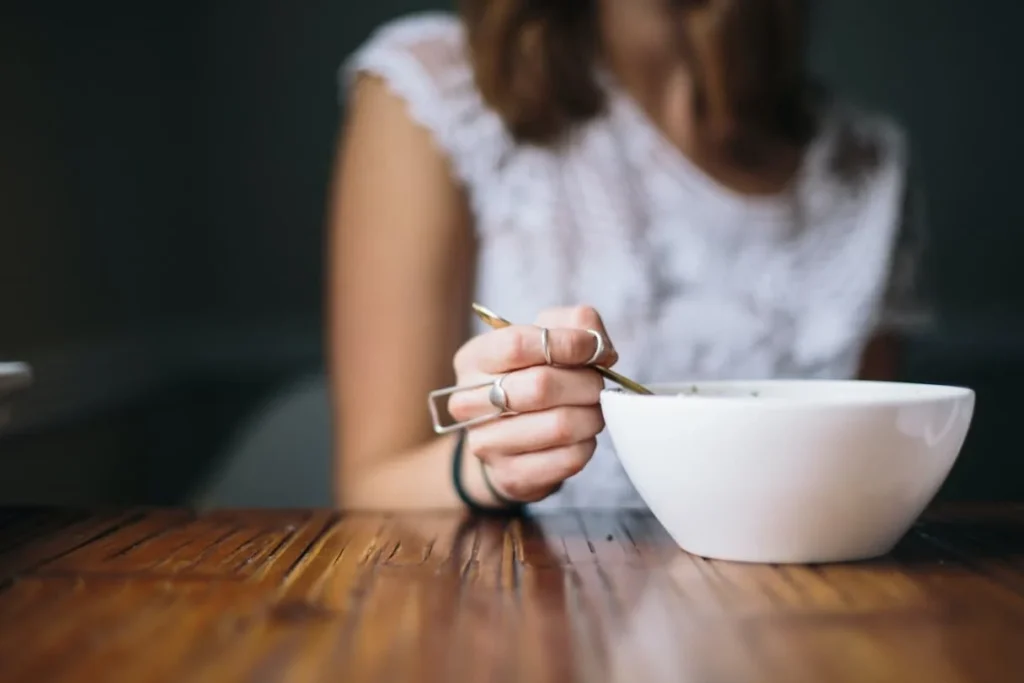 মেনোপজের সময় হরমোনের ভারসাম্যের জন্য প্রয়োজনীয় পুষ্টির জন্য ডায়েট টিপস জানুন