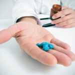 ওষুধ খাওয়ার আগে এই বিষয়গুলো অবশ্যই মনে রাখবেন, নাহলে আপনার স্বাস্থ্যের অবনতি ঘটবে।