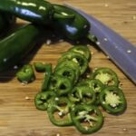 কাঁচা লঙ্কা কাটার পর কি হাতে জ্বালাপোড়া হয়? তাহলে এই প্রতিকারগুলি তাৎক্ষণিক ভাবে উপশম দেবে