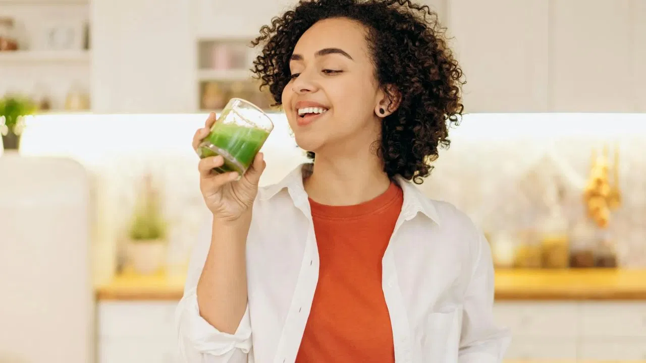 ৪০ বছর বয়সেও তরুণ দেখাতে এই পানীয়গুলি পান করে দেখুন, আপনার ত্বক উজ্জ্বল হয়ে উঠবে