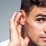 ৬ টি সাধারণ অভ্যাস এবং স্বাস্থ্যগত অবস্থা যা আপনার শ্রবণশক্তি হ্রাস করতে পারে, জানুন