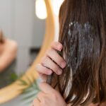 তেল না শ্যাম্পু তৈলাক্ত মাথার ত্বকের সমস্যা সমাধানে কোনটি বেশি কার্যকর?