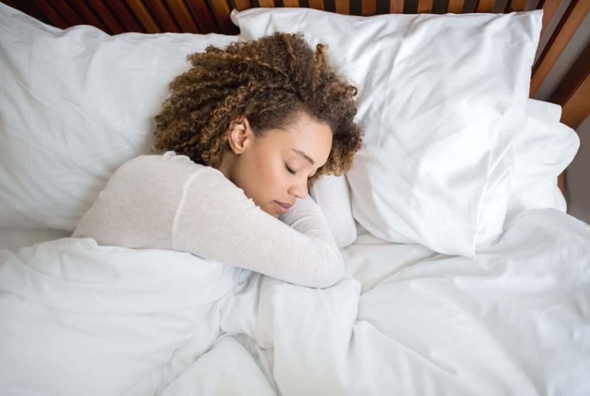 Adopt these 5 habits before going to bed at night to reduce all the stress of the day.