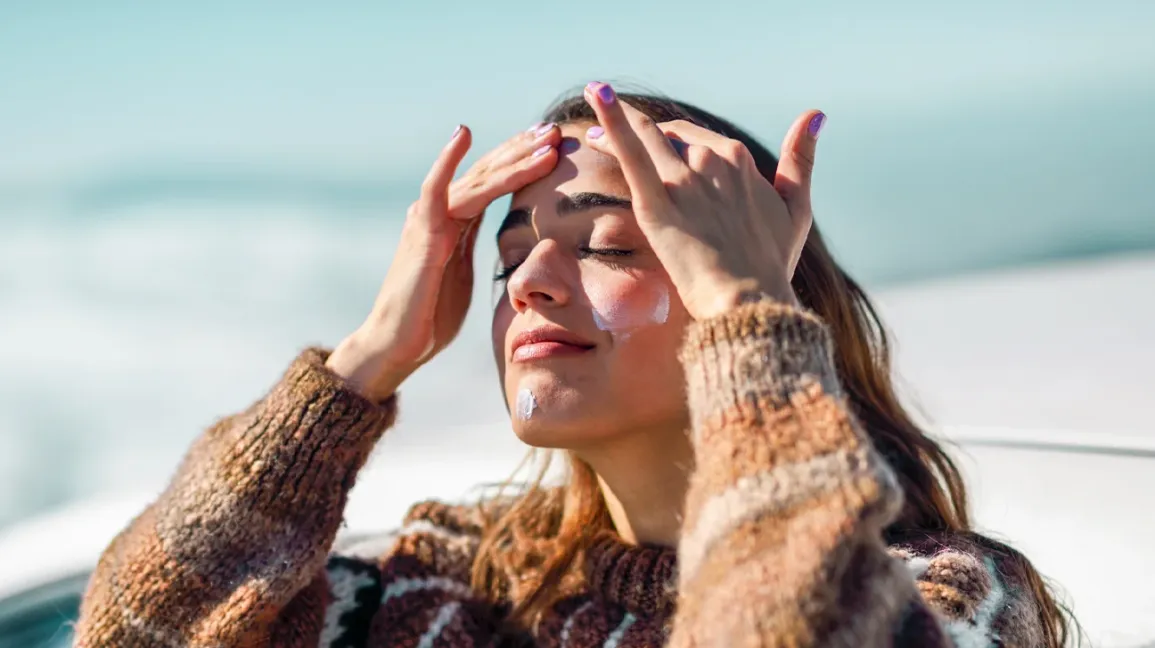 Follow these skin care tips and your skin will stay bright and soft in winter.