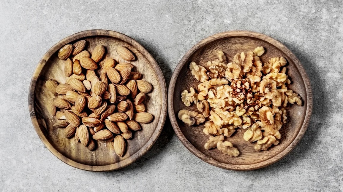 Which one is more beneficial for keeping the body warm in winter, walnuts or almonds?